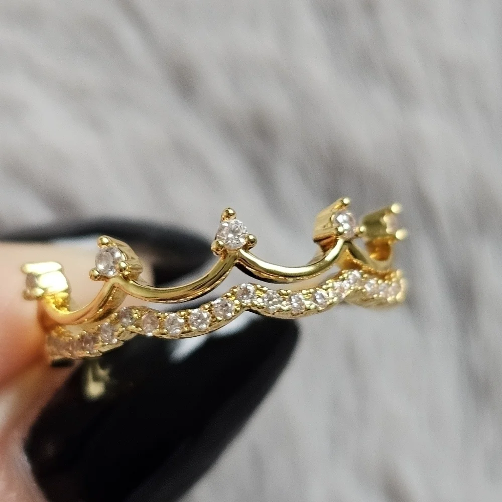 Crown design cubic zirconia gold tone fashion ring size 9